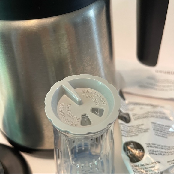 NWOB Keurig 2.0 Carafe Coffee Pot Handheld Handle Silver Black With Water Filter - Picture 7 of 8